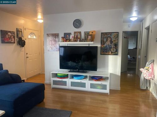 e-2081 Olivera Rd, Concord, CA, 94520-5494 | Card Image