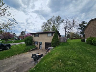 900 Sycamore St, House other with 2 bedrooms, 1 bathrooms and 1 parking in City Of Washington PA | Image 2