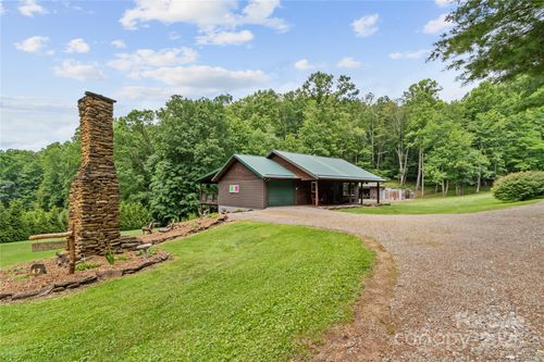 47 Old Chimney Dr, Burnsville, NC, 28714-8251 | Card Image