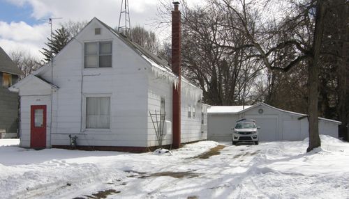 206 E Wayne St, Dowagiac, MI, 49047-1371 | Card Image