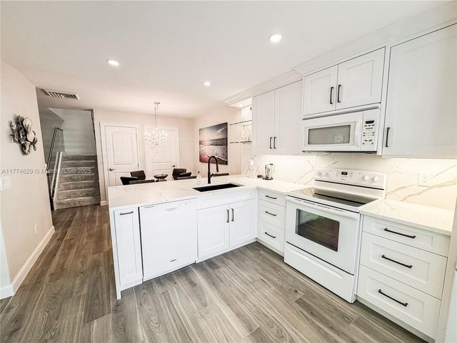 5303 - 5303 Wheatley Ct, Townhouse with 2 bedrooms, 3 bathrooms and null parking in Boynton Beach FL | Image 6