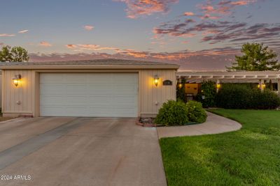 10806 W Caron Drive, Home with 2 bedrooms, 2 bathrooms and null parking in Sun City AZ | Image 2