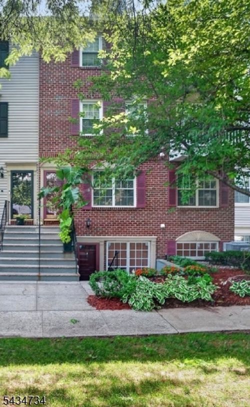 33 Seton Hall Dr, Newark, NJ, 07103-6020 | Card Image