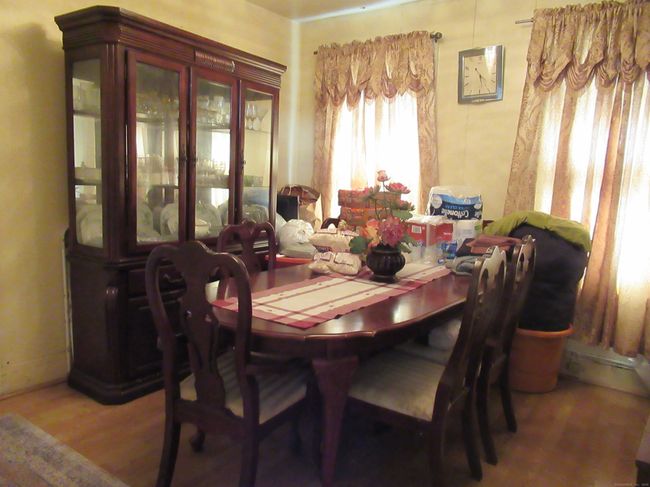 137 Clifford St, Home with 6 bedrooms, 3 bathrooms and null parking in Bridgeport CT | Image 13