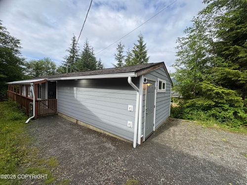 3237 Lincoln Ct, Ketchikan, AK, 99901-5758 | Card Image