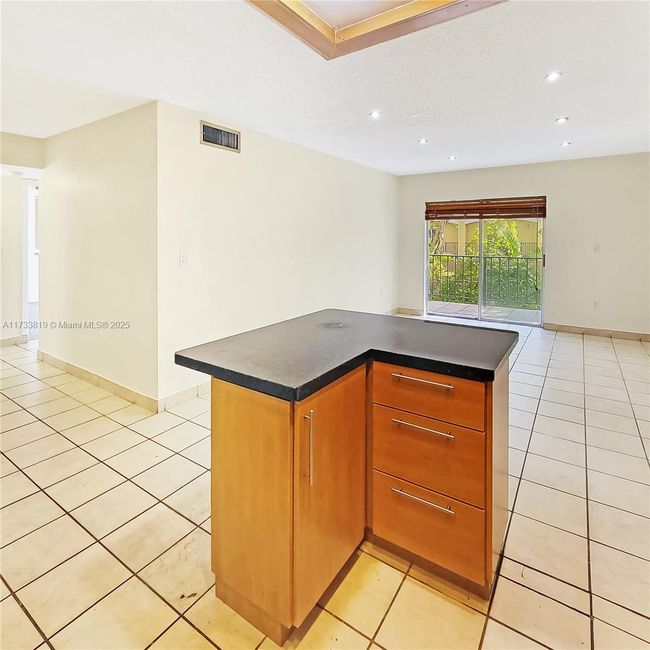 APT-211 - 8950 Ne 8 Th Ave, Condo with 2 bedrooms, 2 bathrooms and null parking in Miami FL | Image 7