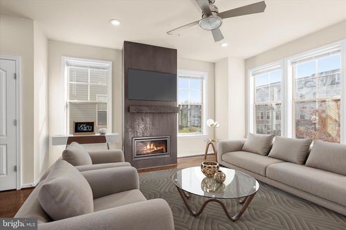 512 Pebblebrook Ln, GLEN BURNIE, MD, 21060-8631 | Card Image