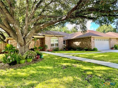 215 Parkridge Circle, House other with 3 bedrooms, 2 bathrooms and null parking in Seguin TX | Image 2