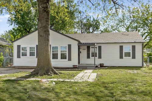 2525 N Xanthus Ave, Tulsa, OK, 74110-2059 | Card Image