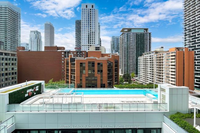 901 - 161 Roehampton Ave, Condo with 2 bedrooms, 1 bathrooms and null parking in Toronto ON | Image 25