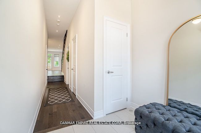31 Hiawatha Crt, House attached with 3 bedrooms, 4 bathrooms and 2 parking in Vaughan ON | Image 4