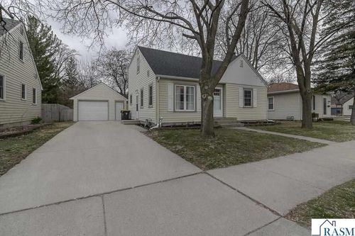 815 Center St, North Mankato, MN, 56003-3002 | Card Image