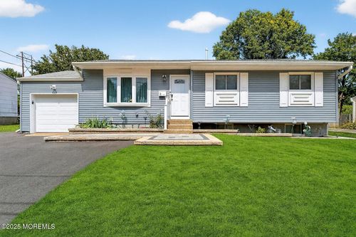 11 Shelley Dr, Hackettstown, NJ, 07840-2517 | Card Image