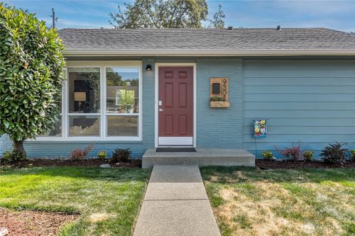 9304 32nd Ave Sw, Seattle, WA, 98126-3819 | Card Image