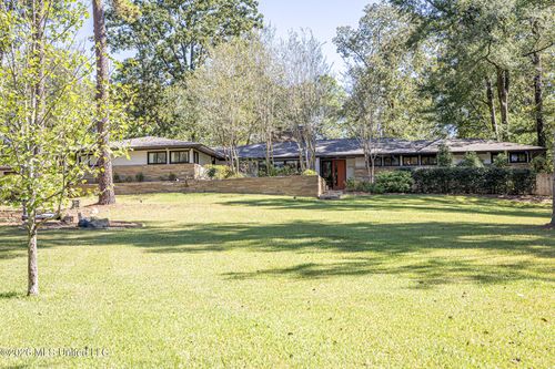 3910 Pinewood Dr, Jackson, MS, 39211-6444 | Card Image
