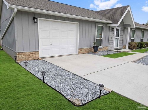 3900 Baywoods Dr, Pensacola, FL, 32504-6735 | Card Image