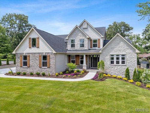 19 Beaver Dr, Creve Coeur, MO, 63141-7901 | Card Image