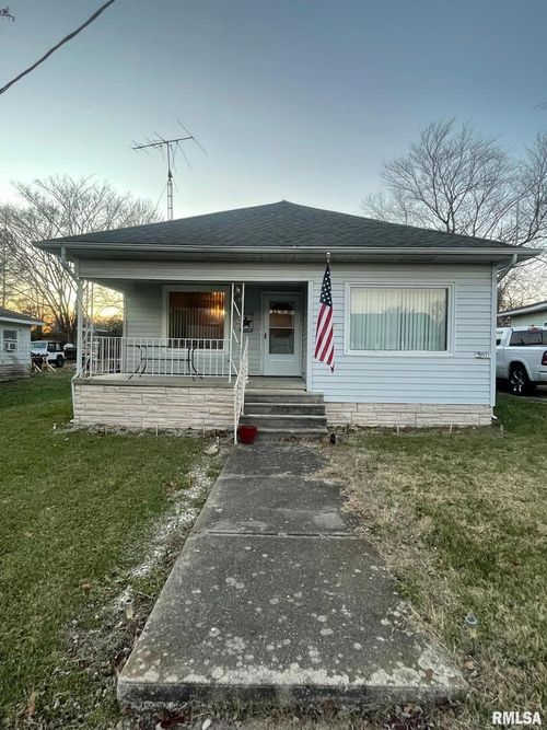 6611 1st East St, Logan, IL, 62856-2223 | Card Image