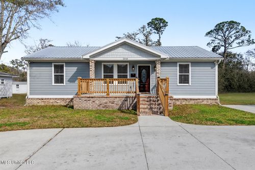 2058 Pascagoula St, Pascagoula, MS, 39567-5631 | Card Image