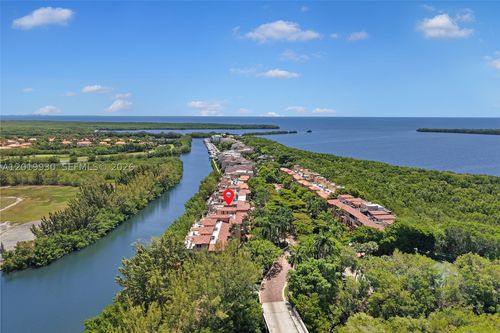 6226 Paradise Point Dr, Palmetto Bay, FL, 33157-2602 | Card Image