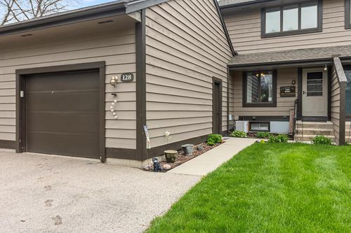 128 Glenview Court, Janesville, WI, 53548 | Card Image