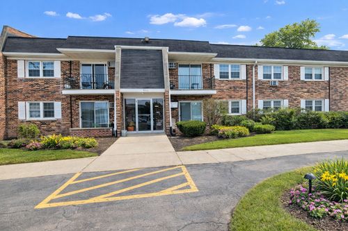 apt-10-2431 Ogden Ave, Downers Grove, IL, 60515-1745 | Card Image