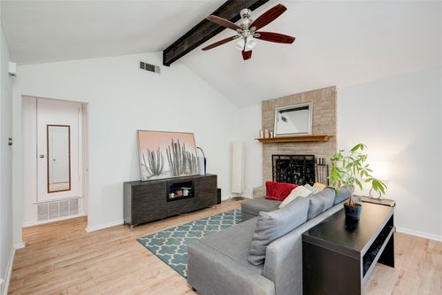 2004 Abbey Cir, Austin, TX, 78727-4401 | Card Image