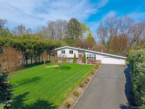 11 Laurie Pl, Glen Cove, NY, 11542-3307 | Card Image