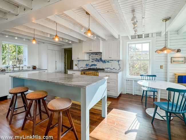 10 Mollys Way, House other with 3 bedrooms, 2 bathrooms and null parking in Chilmark MA | Image 6