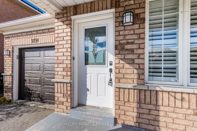 3259 Scotch Pine Gate, House other with 3 bedrooms, 4 bathrooms and 3 parking in Mississauga ON | Image 2