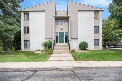 212 - 32005 W 12 Mile Road, Condo with 2 bedrooms, 1 bathrooms and null parking in Farmington Hills MI | Image 1