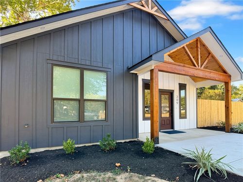 309 W 9th St, Hearne, TX, 77859-2105 | Card Image