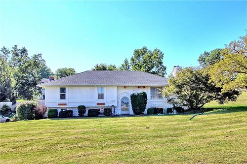 1118 N Leonard Rd, Saint Joseph, MO, 64506-3177 | Card Image