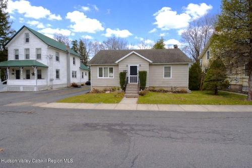 10-10 Bartlett St, Ellenville, NY, 12428-1502 | Card Image