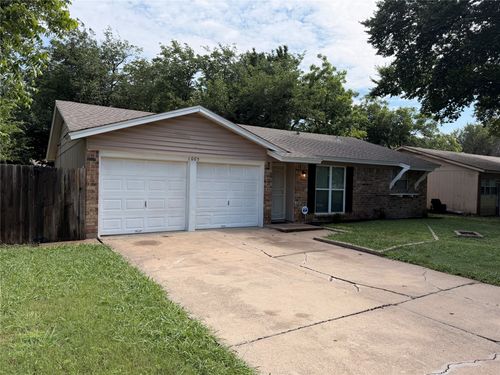 1005 Fairfax Ct, Arlington, TX, 76015-3510 | Card Image