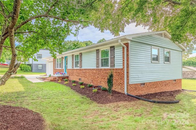 Front right view of cozy corner cottage! | Image 45