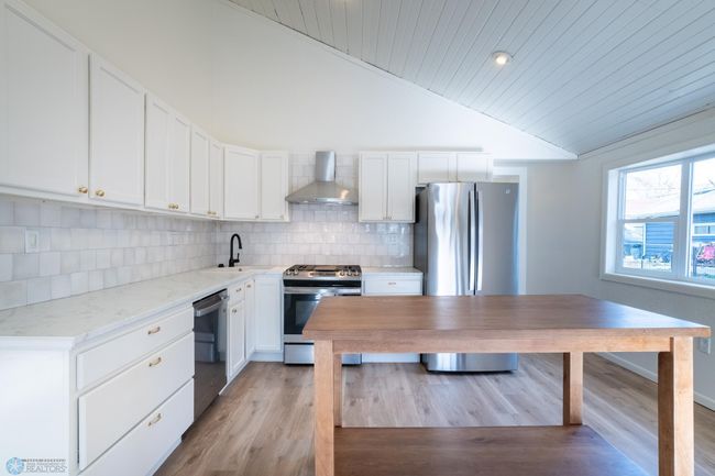 626 interior-25.jpg | Image 4