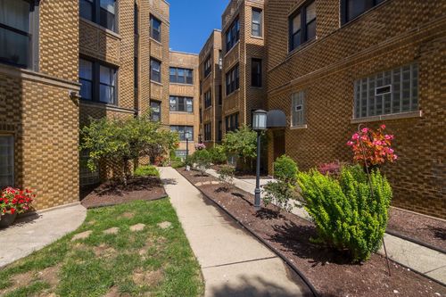 2s-3731 N Kimball Ave, Chicago, IL, 60618-4300 | Card Image