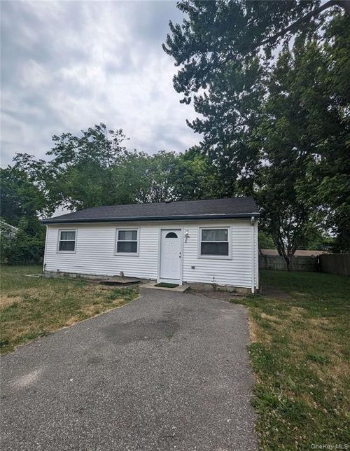 544 Meade Ave, Bellport, NY, 11713-1732 | Card Image
