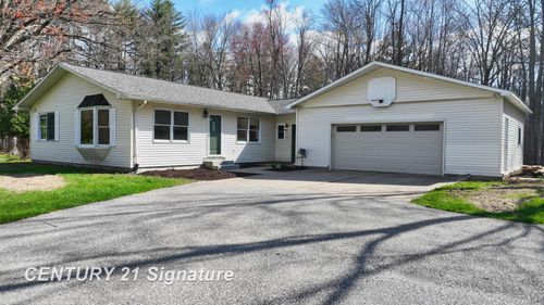 10293 Carr Rd, Saint Charles, MI, 48655-8627 | Card Image