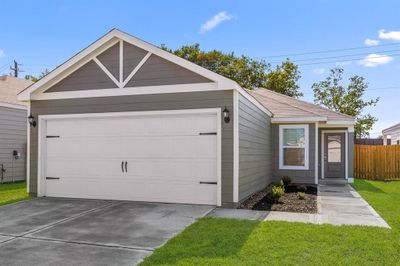 Single Story Home with three bedrooms/ two bathrooms. | Image 1