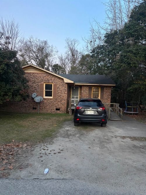 323 Edwards Ave, Darlington, SC, 29532-4733 | Card Image