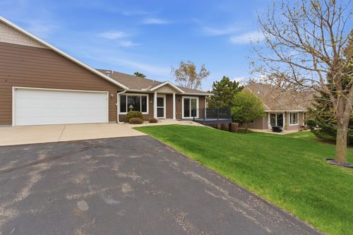 125 Meadow Ln, New London, MN, 56273-8655 | Card Image
