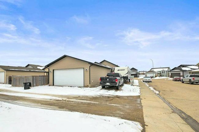 196 Cedar Square, House other with 3 bedrooms, 2 bathrooms and 4 parking in Blackfalds AB | Image 28
