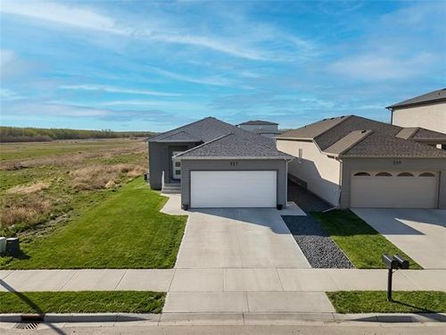 337 Purvis Blvd, Selkirk, MB, R1A4N5 | Card Image