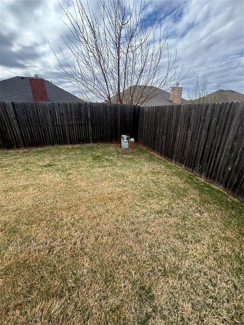404 Eastview Dr, Yukon, OK, 73099-3349 | Card Image