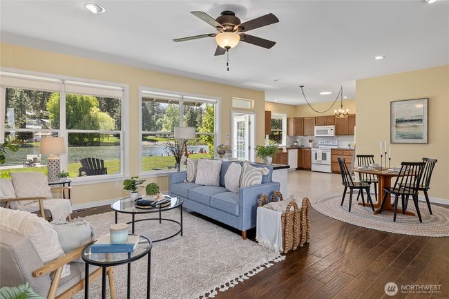 Open concept living with easy flow. | Image 8