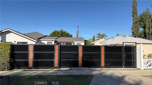 18719 Martha St, Tarzana, CA, 91356-1405 | Card Image