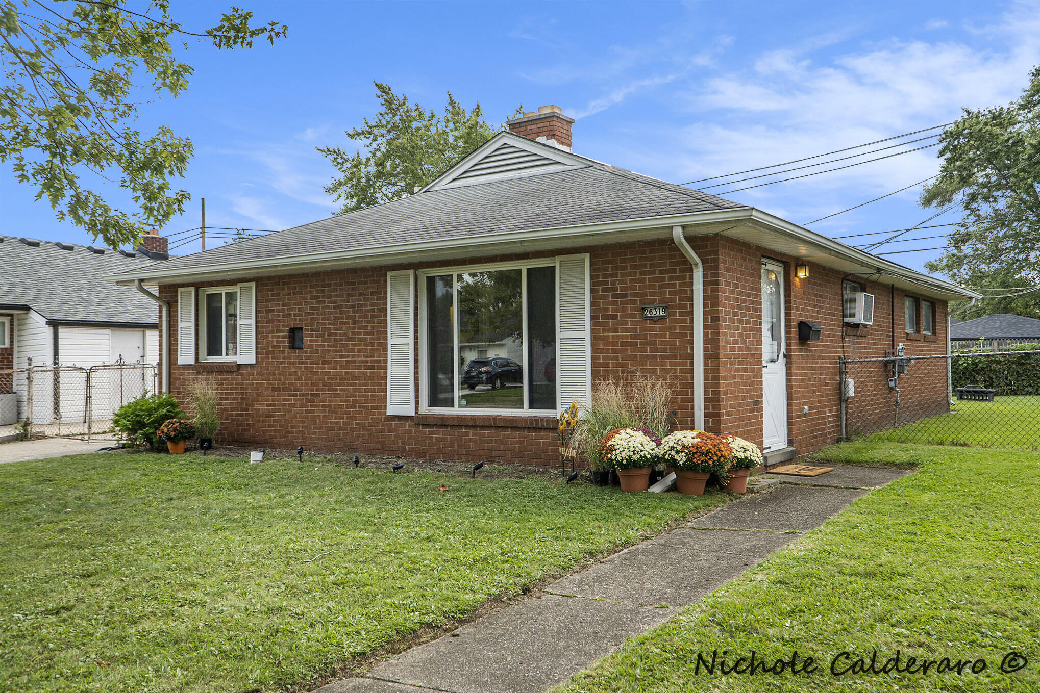 Dale Ct, Roseville, MI 48066