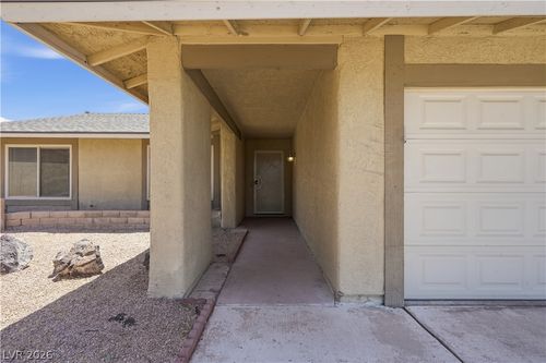 6067 Yorkshire Dr, Las Vegas, NV, 89156-6905 | Card Image